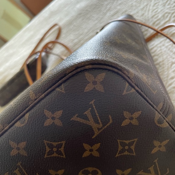 Louis Vuitton Neverfull MM Cerise - Picture 5 of 16